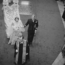 Check spelling or type a new query. Von Lady Di Bis Kate Die Schonsten Brautkleider Der Britischen Royals