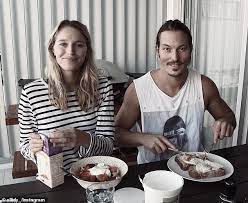 In tragic news out of the gold coast, australian snowboarder alex chumpy pullin was reportedly killed in a spearfishing accident off palm beach (a southern suburb of the actual city of gold coast). Jhvfu7yb74wxum