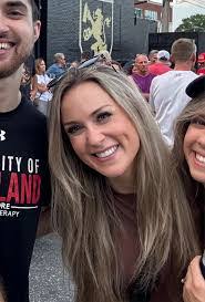 Samantha Claxton's Instagram, Twitter & Facebook