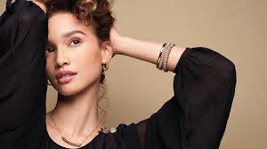 Chiêm ngưỡng nhan sắc Iman Fandi: Cô gái duy nhất có tận 3 anh em trai cùng  thi đấu tại AFF Cup 2021