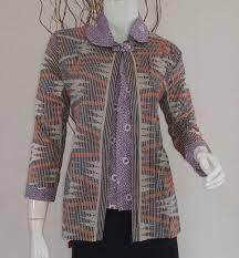 Desain lengan ini menutupi seluruh tangan sampai pergelangan tangan. 17 Koleksi Baju Batik Wanita Lengan Panjang Modis 2021