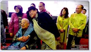 Jenazah allahyarham tan sri sm salim diusung setibanya di masjid jamek kg. Anugerah Biduan Negara Buat S M Salim Jinggofotopages