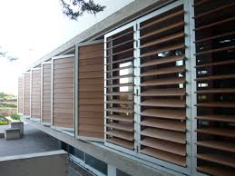 Celosia Lama Material Compuesto Madera Pvc Aluminio 50763 8065522 Jpg 1417 1063 Celosia Madera Contraventanas Exteriores Ventanas De Pvc