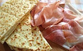 La piadina romagnola si fa con soli quattro ingredienti: Come Fare La Piadina Romagnola Trere