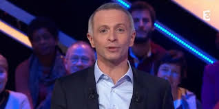 Au cours de cette session twitch, samuel etienne et étoiles ont commenté plusieurs parties de la célèbre émission tout en essayant de deviner les réponses. Pour Son Premier Questions Pour Un Champion Samuel Etienne Rend Hommage A Julien Lepers