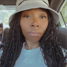 Julie Rector's Instagram, Twitter & Facebook