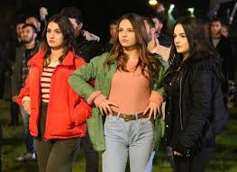 Kuzey yıldızı dizisinde feride karakteri kimdir… kuzey'in, yıldız'ı terk edip, annesiyle evlendiği yaştadır feride. Kuzey Yildizi Ilk Ask Gokce Mine Feride Mollaoglu Bikinili Kizlar Moda Yildiz