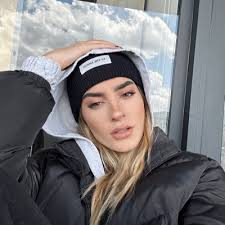 Daniela Champion (@ChampionDaniela)