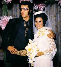 Elvis S Suite At The International Hotel In Las Vegas Nv Was The Venue For The Wedding Between George Klein And Barbar Vegas Elvis Elvis Presley Elvis Wedding