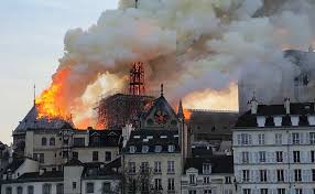 Construite au moyen âge à partir de 1163, et sur 2 siècles, elle est devenue l'un des symboles de la france. Un Important Incendi Crema Sense Control La Catedral De Notre Dame A Paris