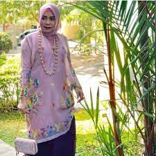 Banyak sekali baju bodo modern yang bisa menjadi pilihan kolektor baju unik. Jual Baju Bodo Makassar