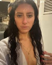 Danielle Durfee (@dani.themayqueen) • Instagram photos and videos