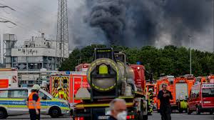 #leverkusen #explosion #müllverbrennungsanlage der bayer ag brennt! J641ad1lms8cbm