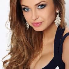 Jeanne Hatfield's Instagram, Twitter & Facebook