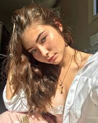 Tia Alvarez (@tia_c703)