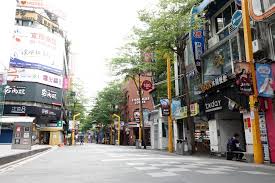 行政院長 蘇貞昌 於昨日(5/27)拍板紓困4.0原則，且已向立法院提出之 #紓困振興特別條例修正草案 億元，並延長期限一年，該草案預計於5/31立院三讀通過，紓困4.0方案最快可於6/4上路。 將落實以下三大原則： 4vhu5fyturh4im