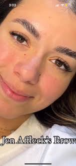 I am looking to obtain eyelash extensions similar to the ones shown. Would  anyone be able to determine the type of set this is ￼?!