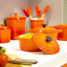Search by colour or collection and get cooking quicker. It Is Pronounced Luh Croo Say And It Is So Hard To Find The Right Color Utensilios De Cozinha Le Creuset Le Creuset Ideias Para O Lar