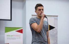 Первый выпуск появился на видеохостинге youtube 7 февраля. Yurij Dud Intervyu