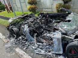 Maybe you would like to learn more about one of these? Info Semasa Sebuah Kereta Jenis Audi R8 Terbakar Selepas Facebook