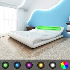 Neben der riesigen 200×200 matratze ist gerade die 180×200 matratze die ideale wahl, wenn sie ein großes bett bevorzugen. Bett 200 X 180 Cm Weiss Led Licht Streifen Mit Matratze Lattenrost Betten Schlafzimmer Raume Moebeldeal Com Versandkostenfreie Mobel Online Bestellen
