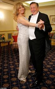 Goldie hawn lässt richard lugner beim wiener opernball keine chance, den enttäuschten gastgeber zu spielen. Goldie Hawn Paid To Join Austrian Magnate Richard Lugner Daily Mail Online