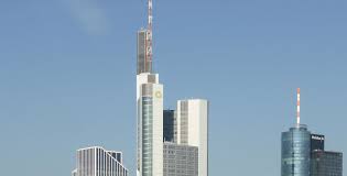 Since 1997 the commerzbank tower has dominated the frankfurt skyline.measuring almost 300 meters to the tip of its antenna, the skyscraper was built as europe's tallest office building. Commerzbank Tower In Frankfurt 299m Tallest Skyscraper In Germany