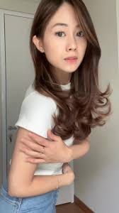 Weißes T Shirt Mit Jeans Details Im T Shirt