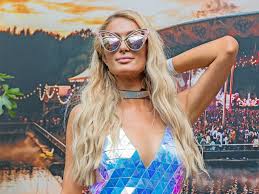 Find the perfect paris hilton stock photos and editorial news pictures from getty images. Paris Hilton Bewirbt Als Workaholic Non Fungible Tokens