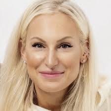 Nora Marsh's Instagram, Twitter & Facebook