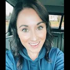 Della Lovell's Instagram, Twitter & Facebook