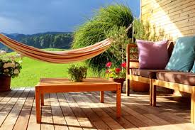 Klick zum holz garten kataolg 2015. Holz Im Garten Wartung Und Pflege Holzschutz Magazin Farben Shop Farbe Online Kaufen Bei Adler Farbenmeister