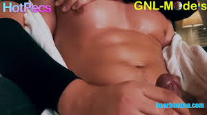 Hotpecs-muscular trainers-muscle edge