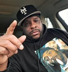 Kirk and his three earrings in Love And Hip Hop