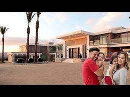 The Ace Family Which Is Made Up Of Austin Mcbroom Catherine Paiz And Two Daughters Purchased The House On Ace Family The Ace Family Youtube Celebrity Houses