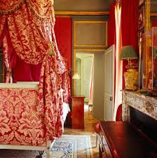 Colorful Red Bedroom In French Chateau Jacques Garcia Design Decoration Interieure Decoration Hotel Particulier