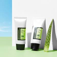 This soothing gel contains 92% aloe vera extract, which moisturizes the skin quickly without leaving a sticky feeling behind. Kembalikan Kesempurnaan Kulit Anda Dengan 14 Produk Aloe Vera Gel Ini Hijabista