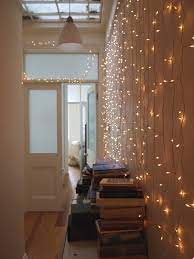 6 maneras diferentes de colocar las luces de navidad en tu hogar http www icono interiorismo blogspot com es 2014 12 6 maneras イルミネーションライト フェアリーライト インテリア 家具