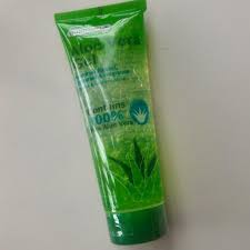 We've talked about using aloe vera gels for your face but many people have been wondering the proper way to… it's undeniable that aloe vera is easily one of the greatest and healthiest plants on earth. Bn Guardian Aloe Vera Gel 250ml Health Beauty Skin Bath Body On Carousell