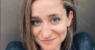 Eve Barlow's Instagram, Twitter & Facebook