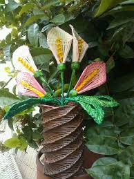 Porta velas, candelabros y faroles; Flores Y Florero De Papel Periodico Canasta De Periodico Artesania Con Papel Flores