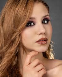 Maquillaje de @stephanie_magnin para @lavanguardia 💄 @nuria.gargoles by  @merymakeup #beautymakeup #segundopremio #losplanetas #lavanguardiamagazine  #lovefilm