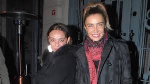 29 nisan 1975'te lefkoşa'da dünyaya gelmiştir. Sila Ziynet Sali Nin Kolunu Kirdi Iddiasi Magazin Haberleri Magazin Haberleri