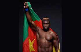 FRANCIS NGANNOU LYNCHÉ CLAME SA NATIONALITÉ CAMEROUNAISE EN MONTRANT SON PASSEPORT(par Diaspora XXL)
