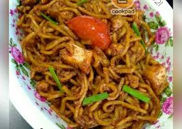 Cara memasak sedangkan kuey teow ladna, kuey teow hanya digoreng dengan kicap sahaja tanpa telur. Resipi Mee Goreng Simple Oleh Nor Al Fatihah Cookpad