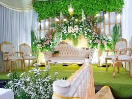 Faktanya, ada banyak pilihan dekorasi yang juga terlihat cantik dan elegan untuk pernikahan yang dilakukan di rumah. Sedia Paket Pernikahan Rumah Murah Tanpa Catering Full Dekorasi Paket Pernikahan Daniico Wedding Planner Semarang