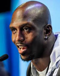 Reciben en Puerto Rico a dos jugadores del campeón de la NFL