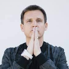 Devon Barg's Instagram, Twitter & Facebook