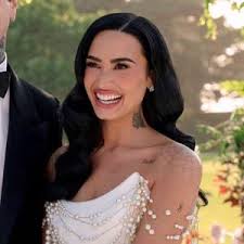 DemiLovatoFan (@jordyn.loves.demi)