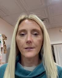 How perfect is this thumby mug for a glass of wine at the end of the day?  It even has indents for your thumbs! Are you a red or wine wine person?